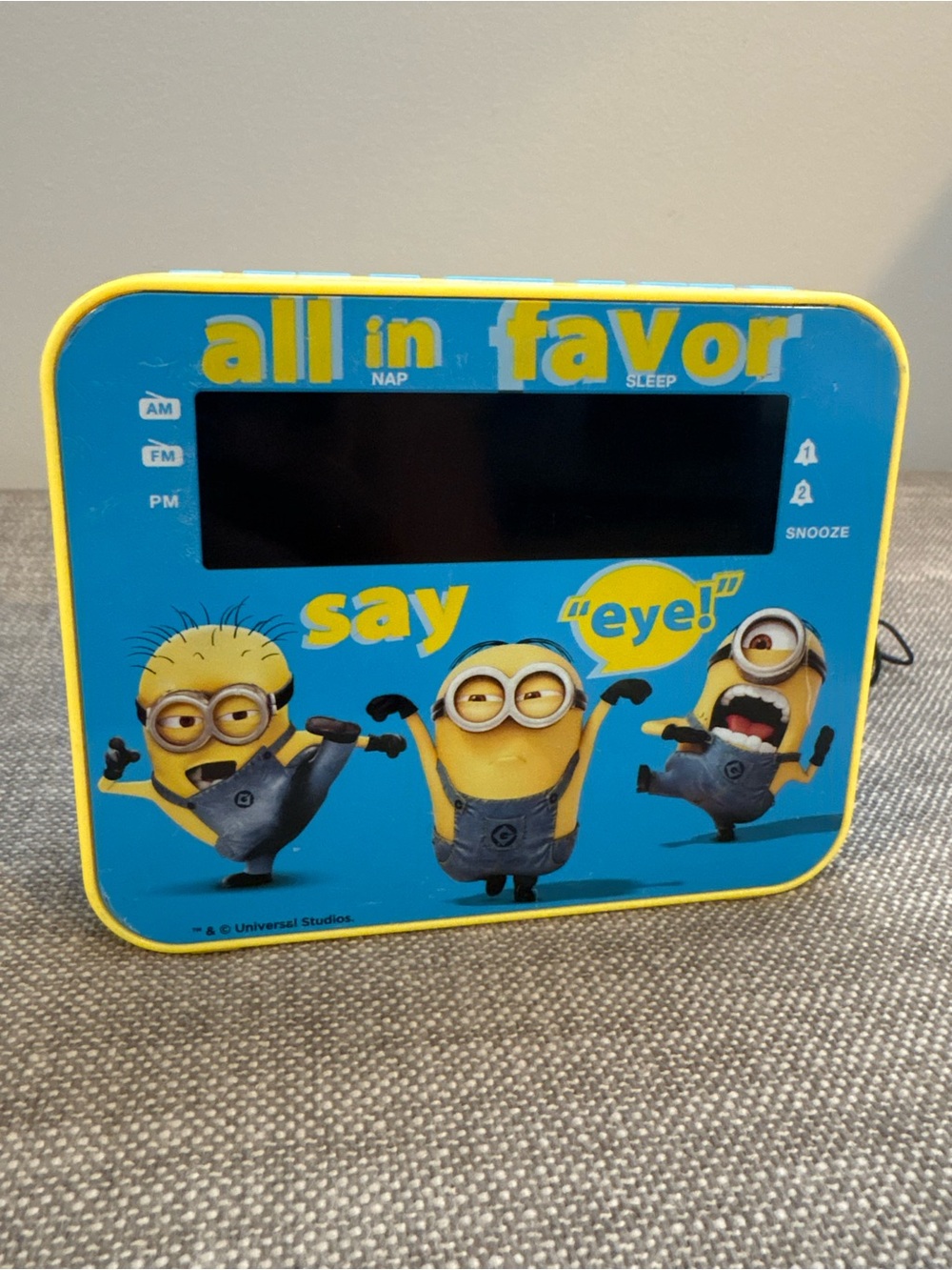 Despicable Me Minions Plug In or Battery AM/FM Clock Radio Alarm Clock